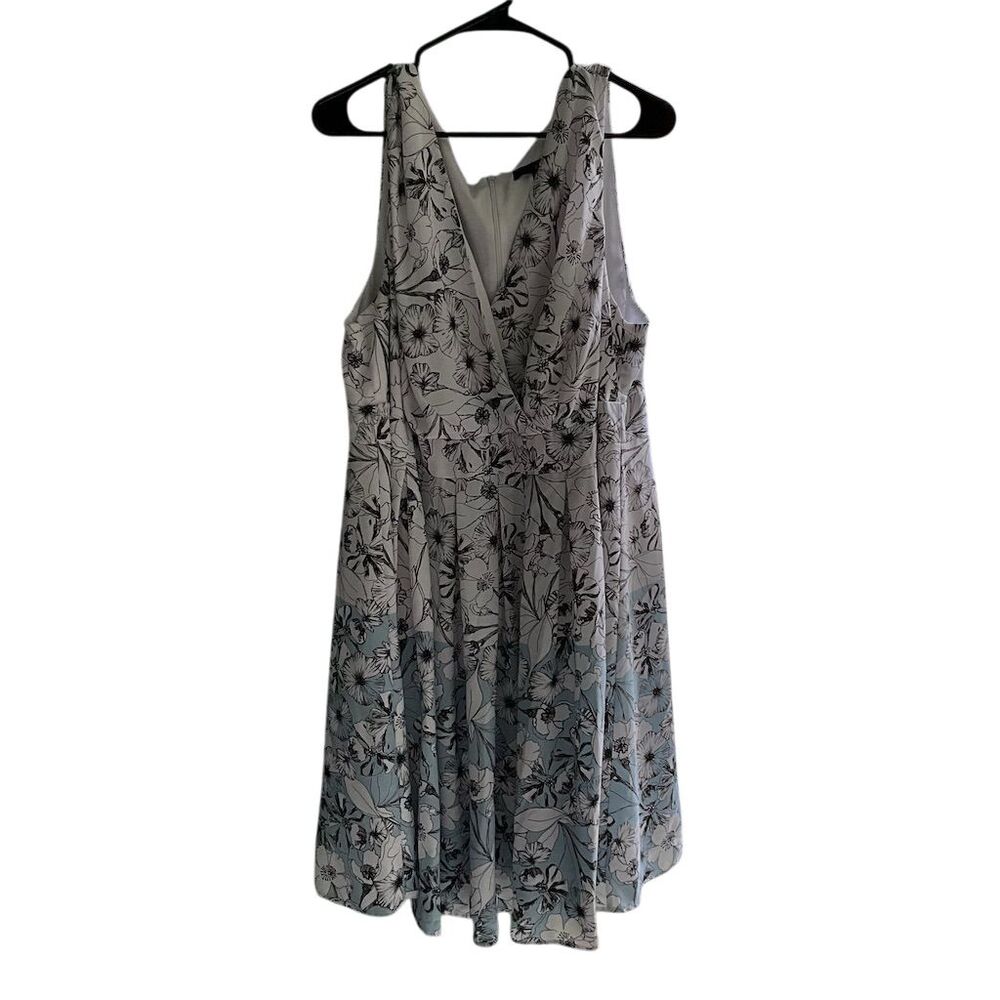 Sangria Women's Plus Size 22 W V-Neck Floral‎ Knee Length Dress White/Black